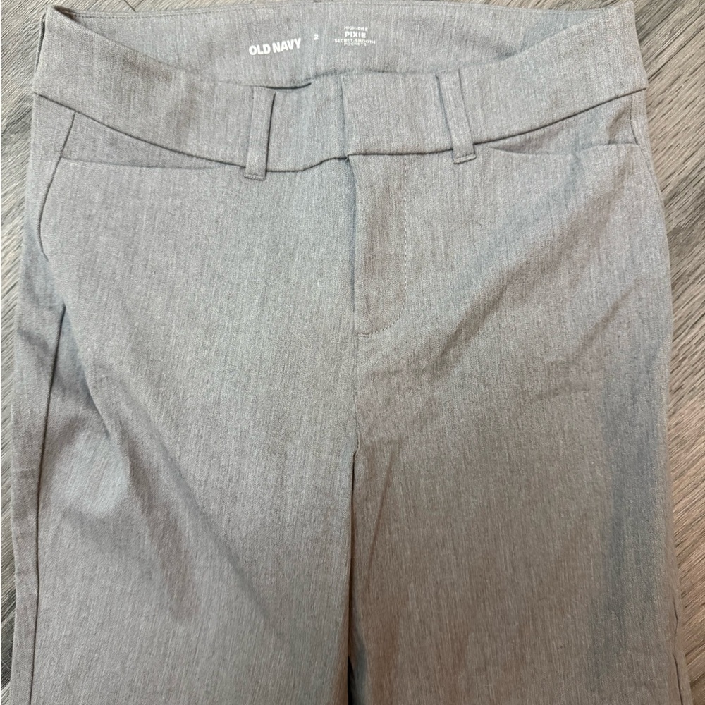 Old Navy High-Rise Gray Pixie Pants - Picture 4 of 6